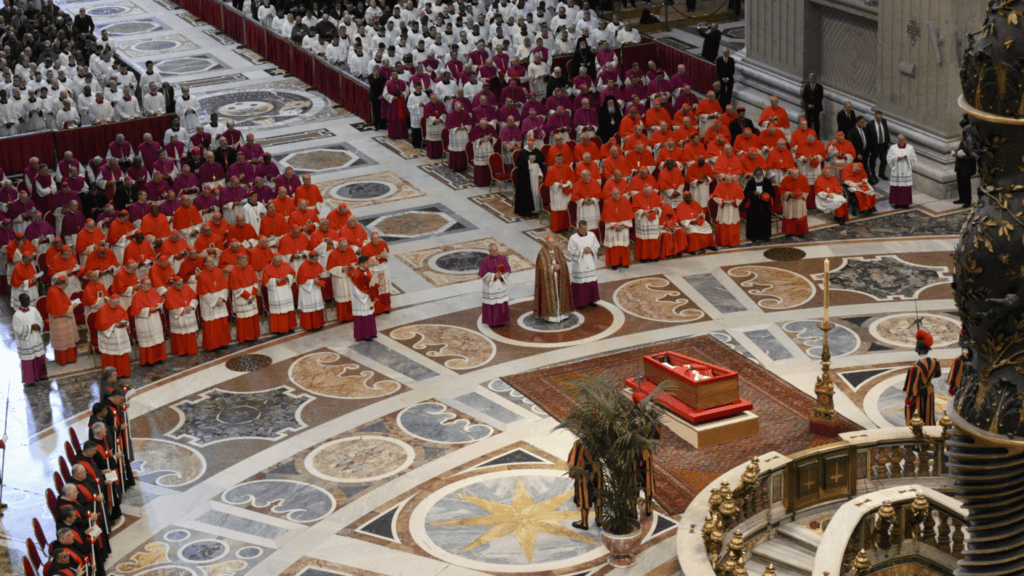 Fiéis iniciam despedida ao Papa Francisco na Basílica de São Pedro