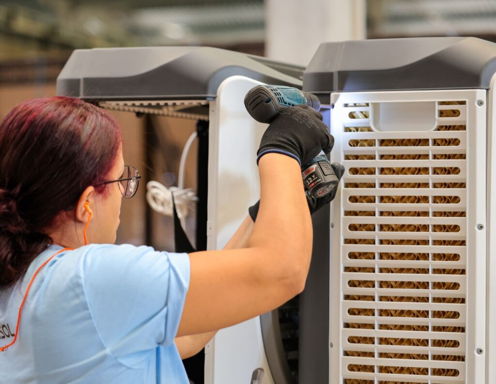 Com menor taxa de desemprego do país, Santa Catarina se destaca na contratação de estrangeiros e jovens aprendizes