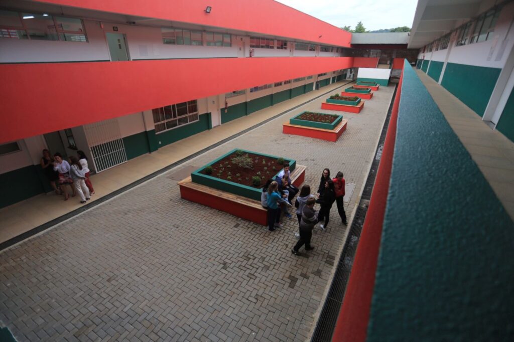Governo de Santa Catarina aumenta em mais de 60% investimento na manutenção das escolas