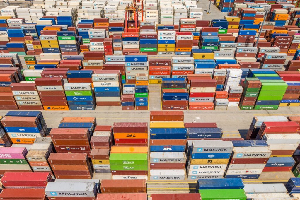 Portos catarinenses lideram movimentação de contêineres no Sul do Brasil