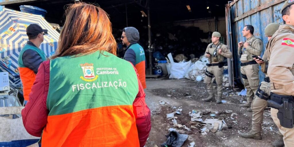 Ação conjunta fiscaliza empresas de reciclagem em Camboriú
