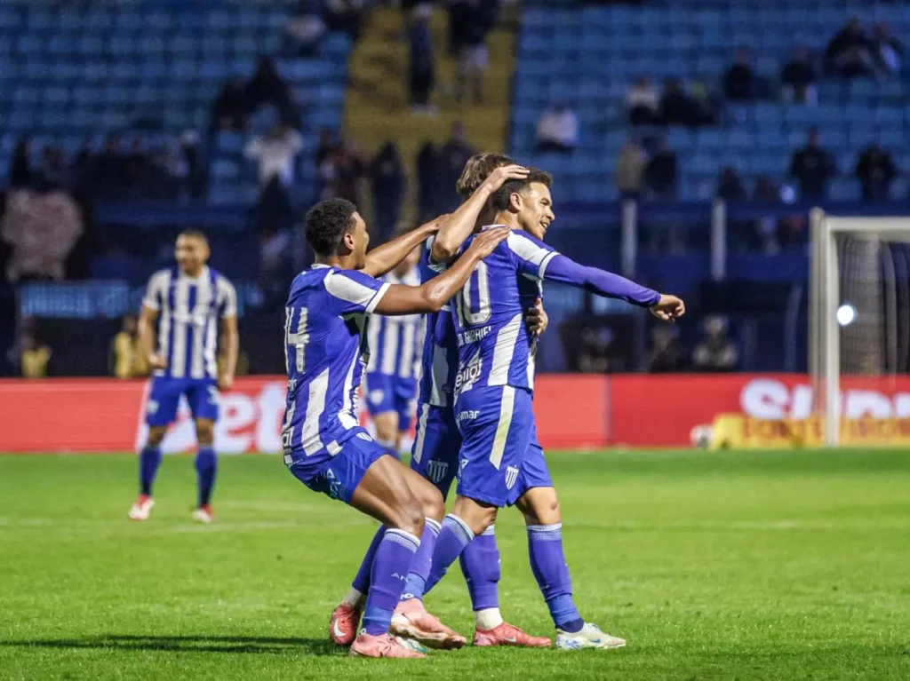 Avaí vacila na reta final e só empata com o Vila Nova na Ressacada