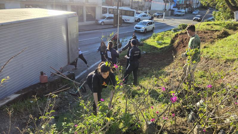 Operação Saturação entra em nova fase e transforma limite entre Florianópolis e São José com flores