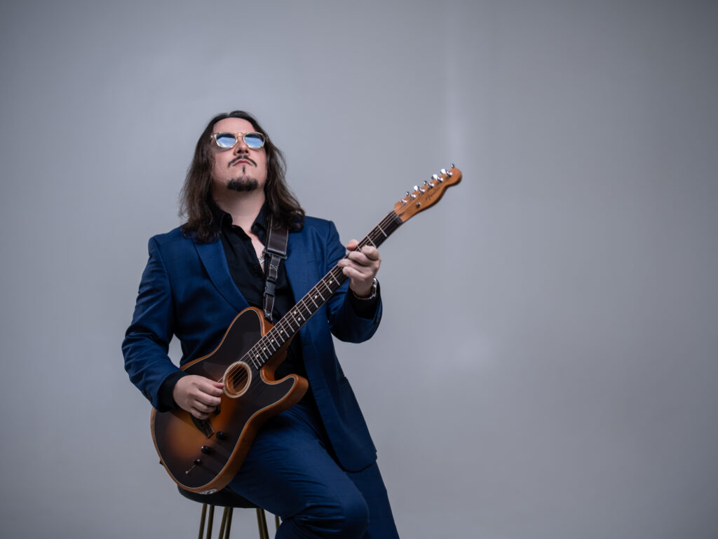 Dino Fonseca chega a Balneário Camboriú neste sábado com a sua turnê Back to the 80’s