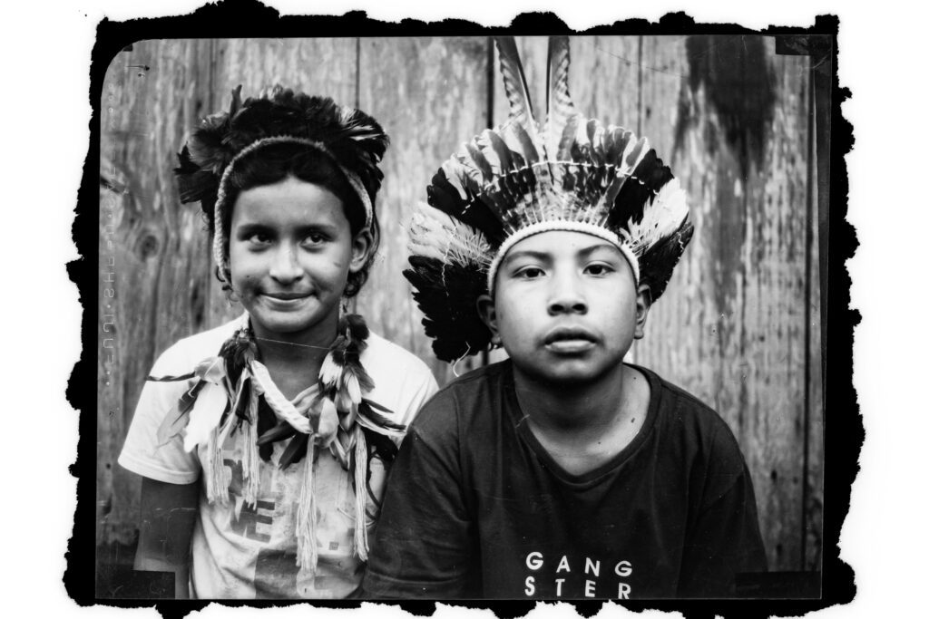 Retratos lambe-lambe de povos originários ganham mostra em Florianópolis