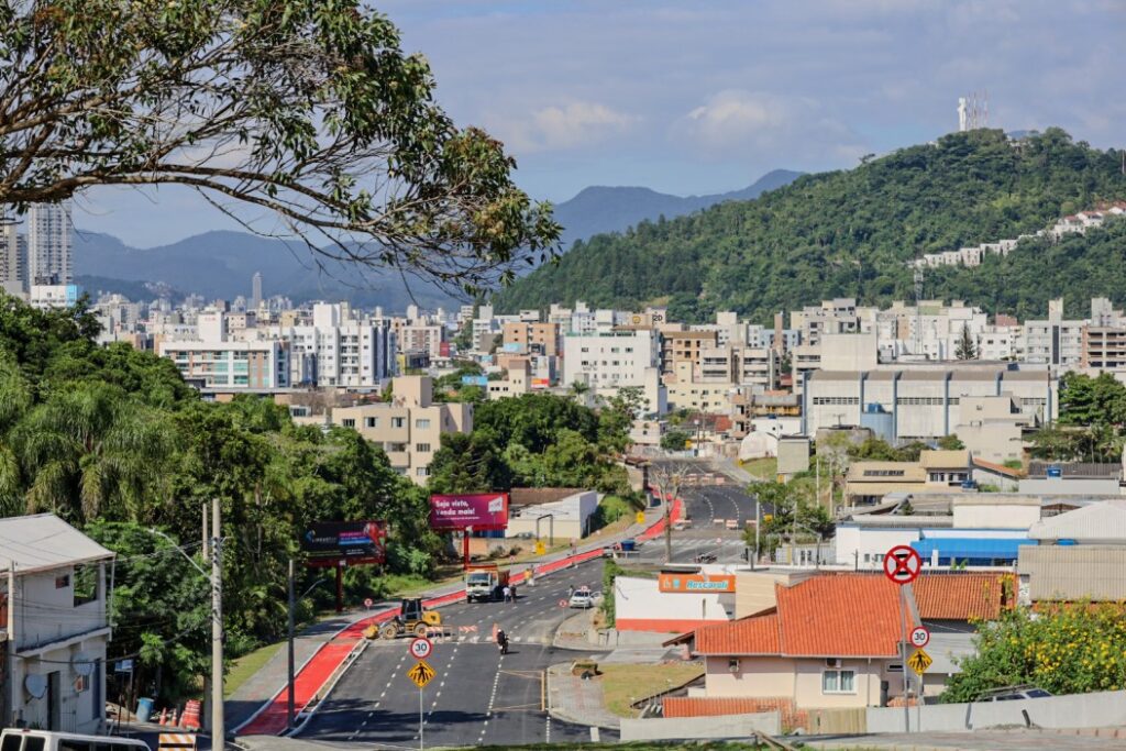 Novo trecho da Avenida Martin Luther é inaugurado em Balneário Camboriú