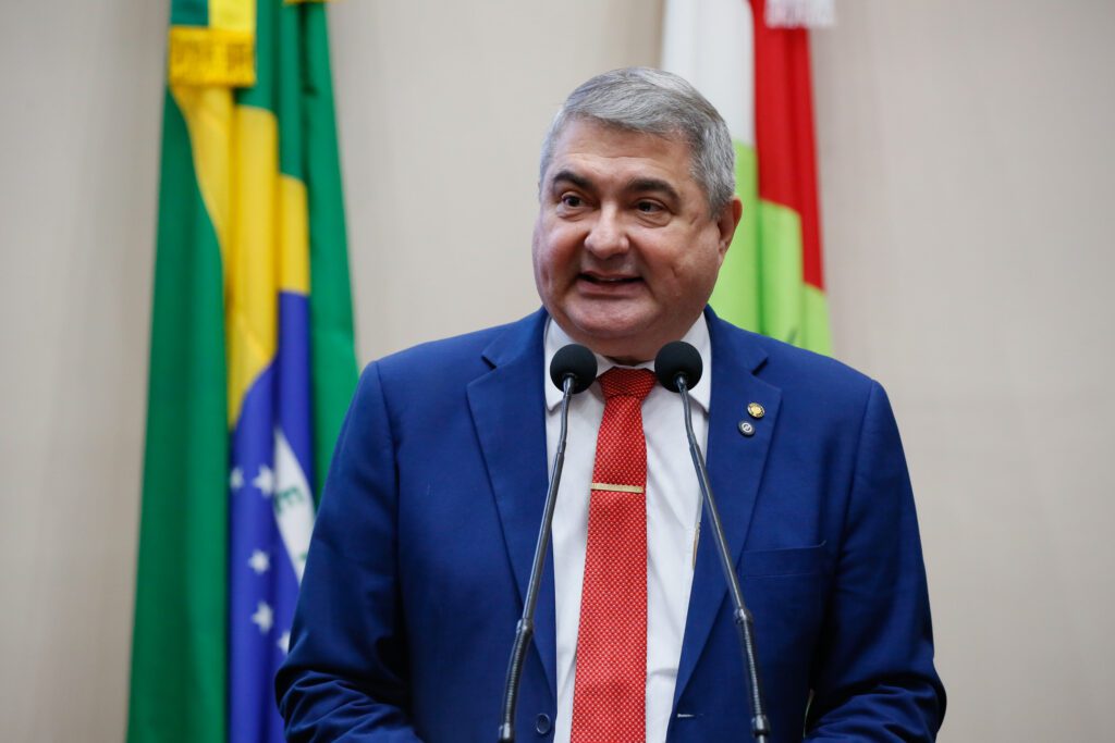 Deputado apresenta projeto para proteger idosos contra golpes na internet