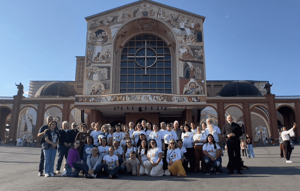 Comunidade Católica Divino Oleiro realiza peregrinação ao Santuário de Aparecida