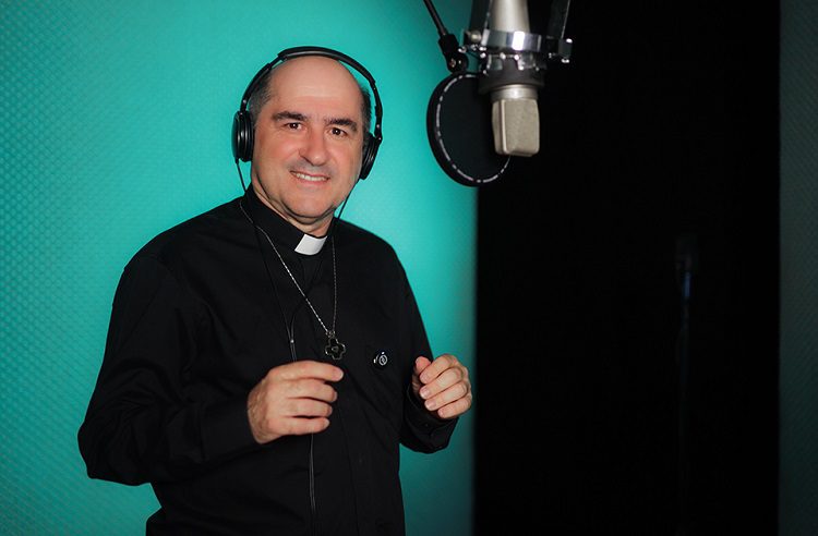 Pe. Joãozinho lança novo single inspirado na mensagem do Papa Francisco