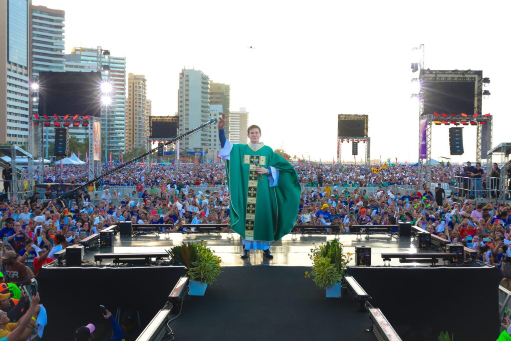 Milhares de pessoas celebraram o Senhor no XVIII Evangelizar É Preciso Fortaleza