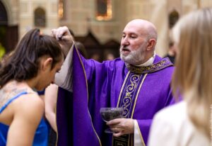Paróquia Santíssimo Sacramento inicia a Quaresma com celebrações da Quarta-feira de Cinzas e chamado à conversão autêntica