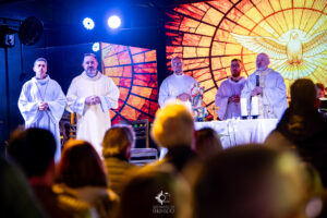 Celebração reúne fiéis e autoridades pelos 25 anos do projeto “Mais Feliz com Jesus” e inaugura novas instalações no Cristo Luz