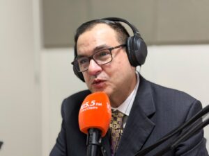 Baltazar Guerra inspira ouvintes contando sua história com a educação no dia dos professores